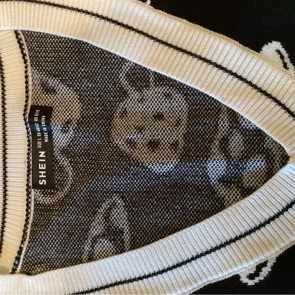 SHEIN Mushroom Sweater Vest -cropped black and white - Picture 5 of 7